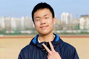 Số liệu trận đấu của Kim Mân Tai: 1 bàn thắng 6 giải vây chuyền bóng tỷ lệ thành công 92,9%, xếp hạng 8,3 cao nhất toàn trường